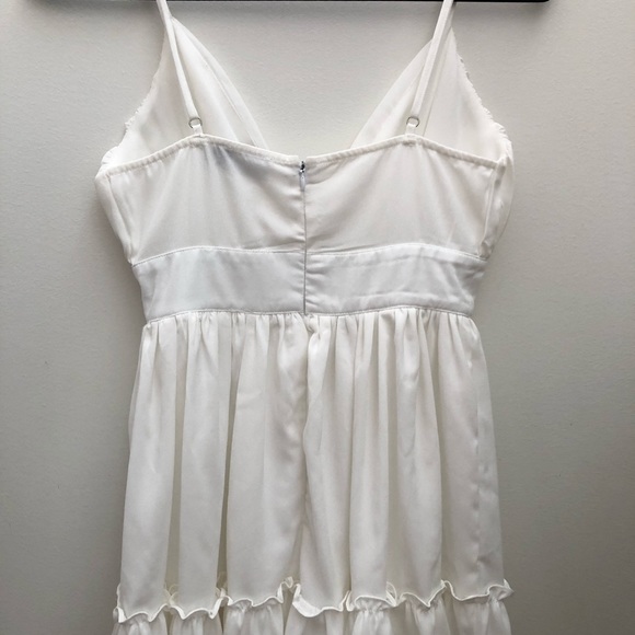 Pretty Little Thing White Dress low V-neck skater - Picture 8 of 8